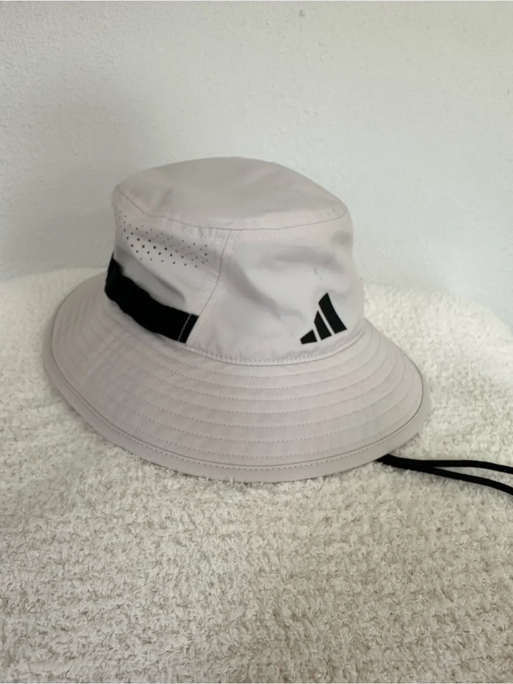 adidas Light Gray Men’s Bucket Hat with Black Accent